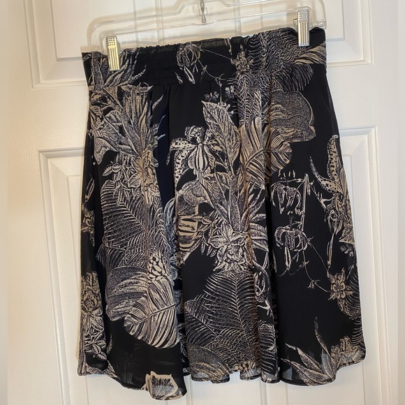 Le Chateau Chiffon Mini Skirt ~ Medium - Picture 3 of 6